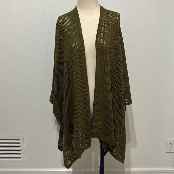 Universal Thread Green Knit Sweater - Picture 1 of 8